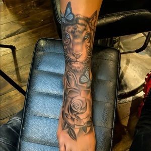 Meet your Posher, Ebony